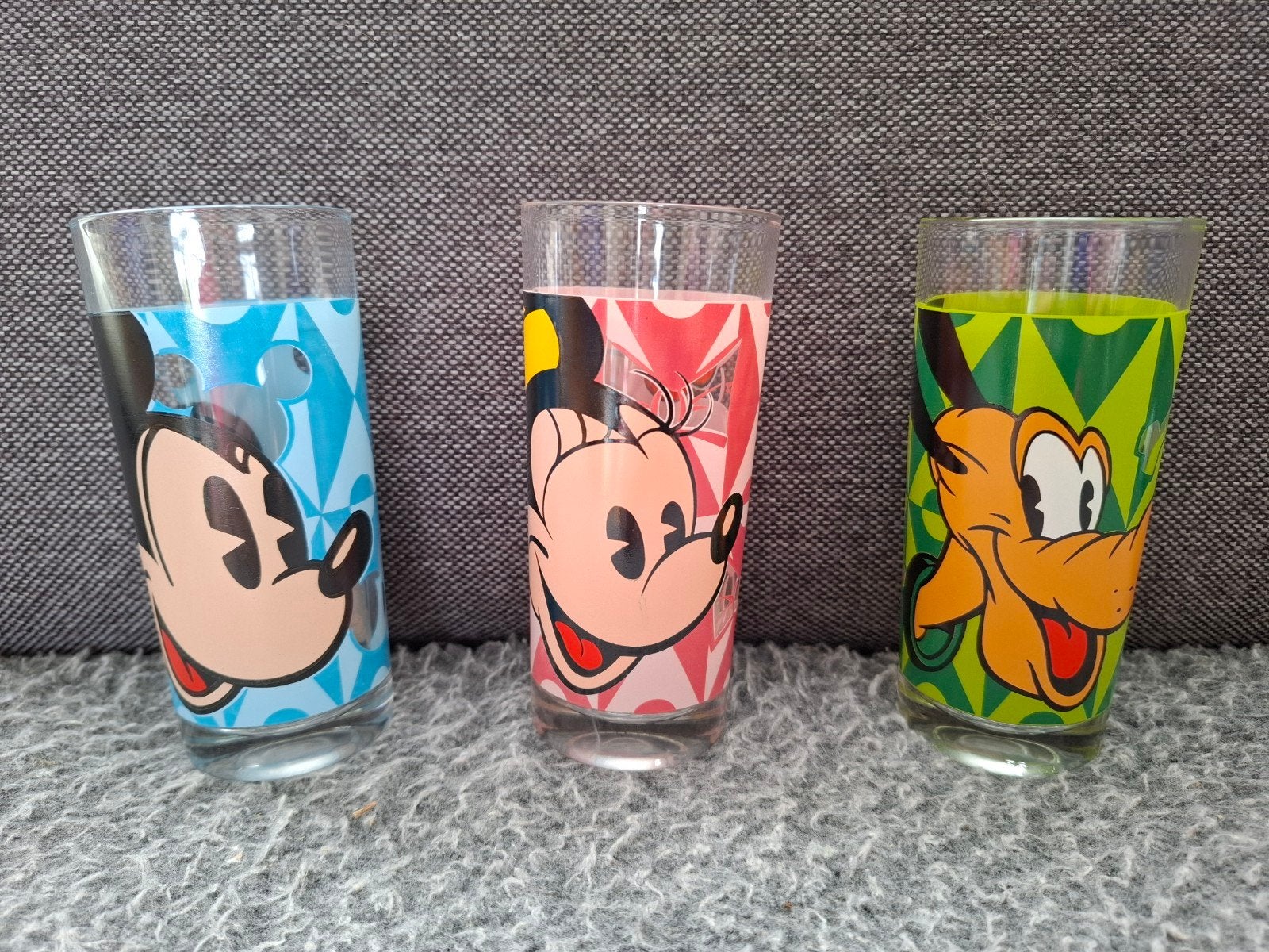 Nieuwe glazen met Disney figuren - Mickey en Pluto, Ophalen of Verzenden, Nieuw, Glas, Meerkleurig