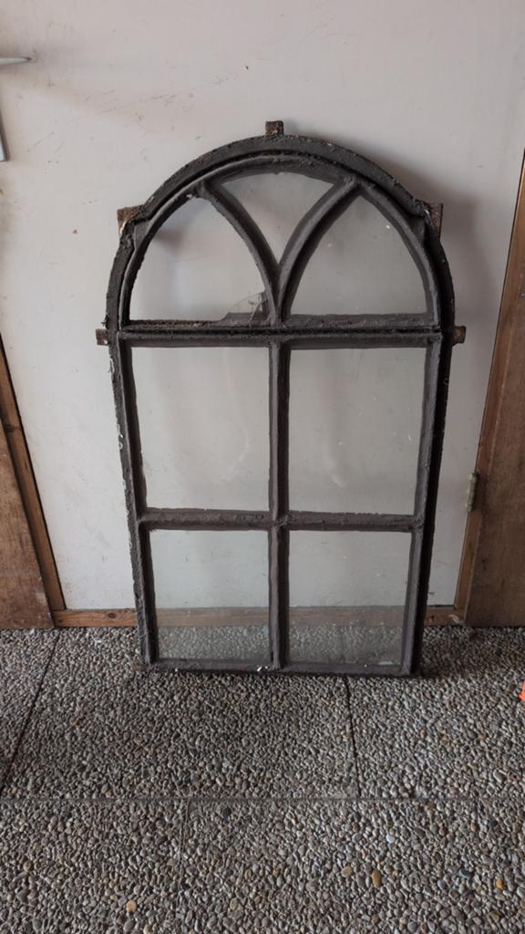 Oud gietijzeren raam 54x97 cm, Ophalen
