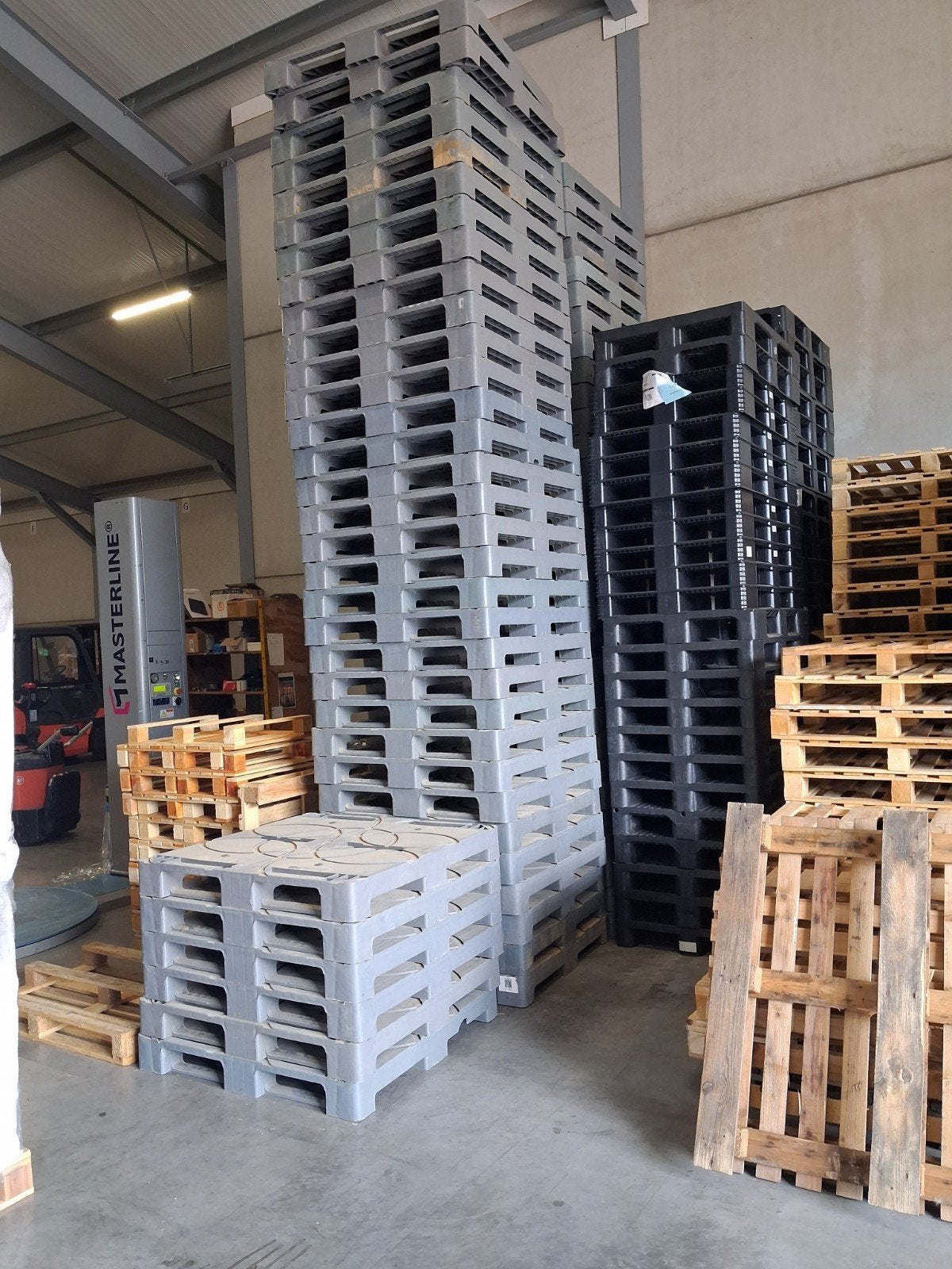 80x PVC Pallets - Gebruikt maar in prima staat, Ophalen