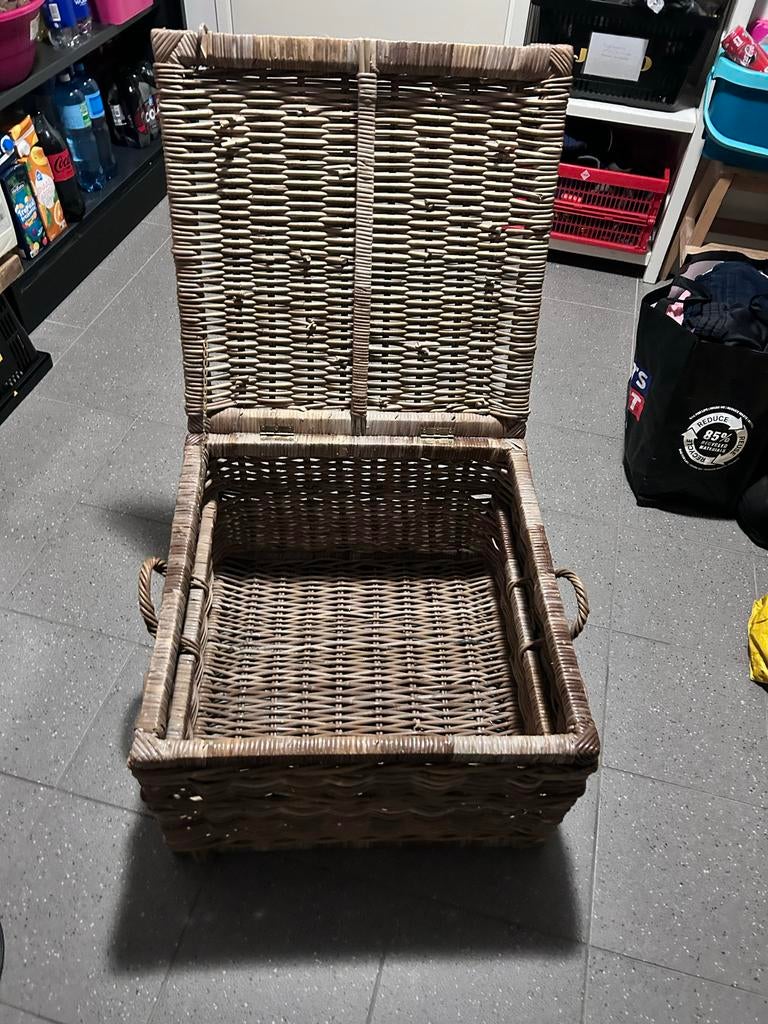 Grote rieten mand met deksel - 60x60x40 cm, Huis en Inrichting, Ophalen, Overige materialen, Gebruikt, 50 tot 100 cm