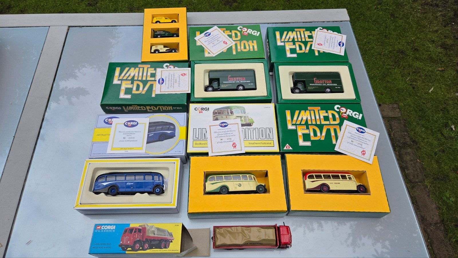 Verzameling Corgi modelauto's Bedford bus Foden vrachtwagen, Corgi, Ophalen of Verzenden, Zo goed als nieuw, Bus of Vrachtwagen
