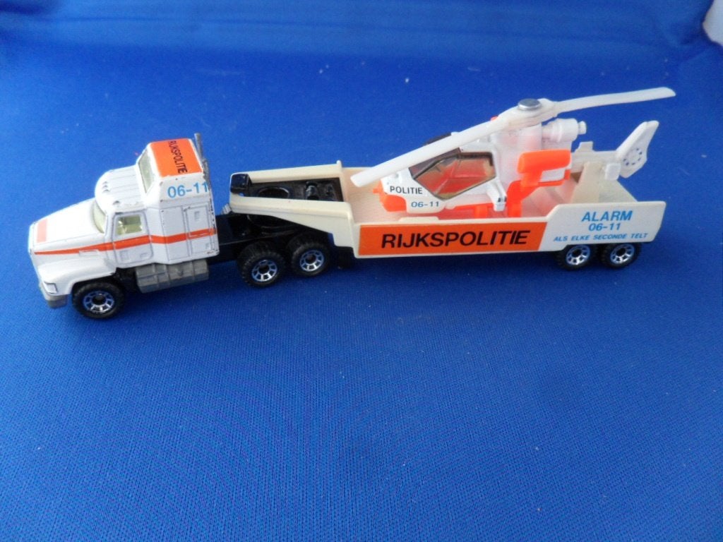 Matchbox Rijkspolitie MACK Truck met Helikopter, Ophalen of Verzenden, Zo goed als nieuw, Auto, Matchbox