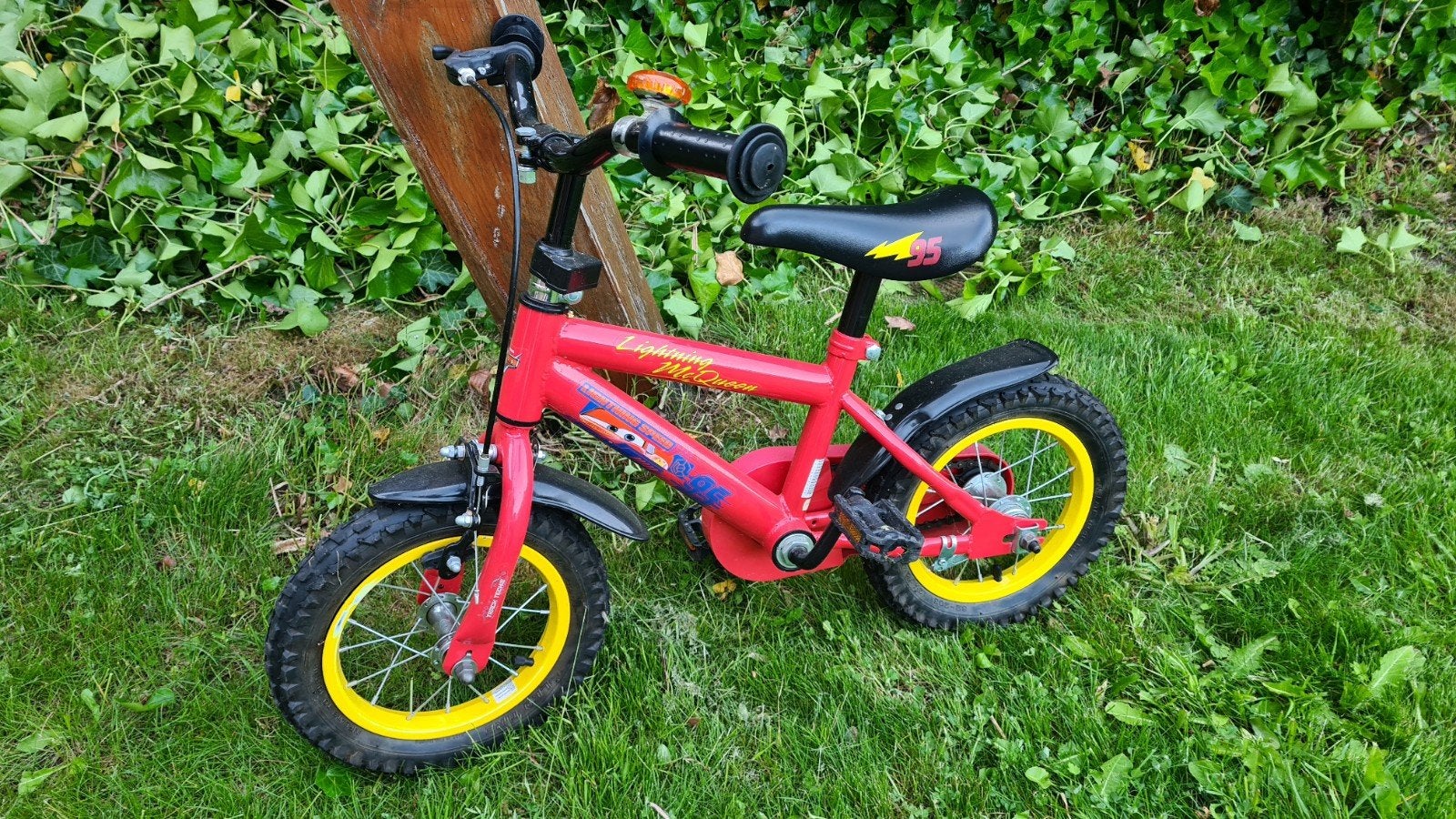 Lightning McQueen Kinderfiets met Zijwieltje; 12 inch, Ophalen