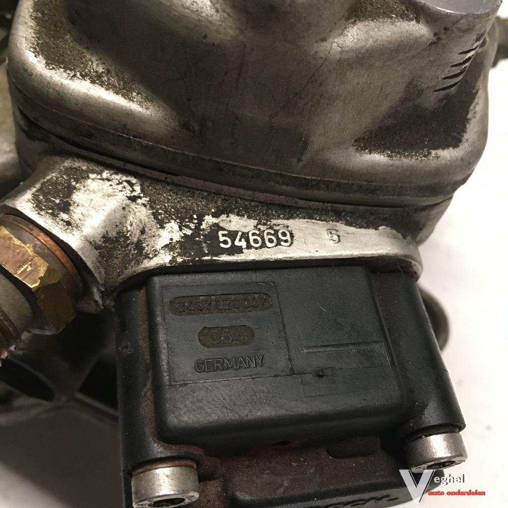 Mercedes W124  Spinnekop  Bosch 0438 121 043, Auto-onderdelen, Gebruikt, -, -, Ophalen of Verzenden