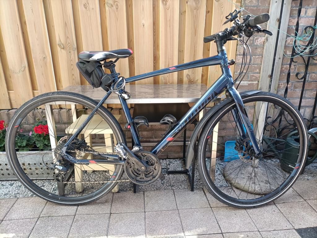 Sportieve Specialized Sirrus met schijfremmen, 28 inch, Gebruikt, Meer dan 20 versnellingen, Schijfrem