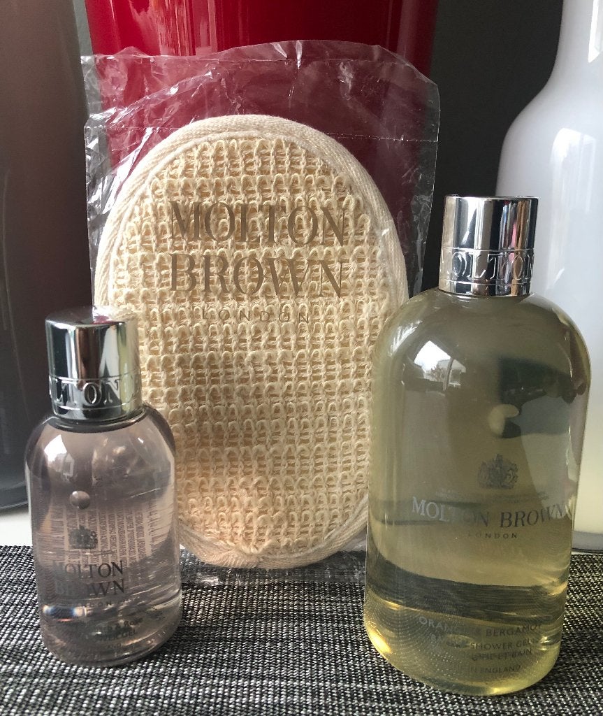 Molton Brown douchegels + exfoliërende pad, Sieraden, Tassen en Uiterlijk, Uiterlijk | Lichaamsverzorging, Ophalen of Verzenden