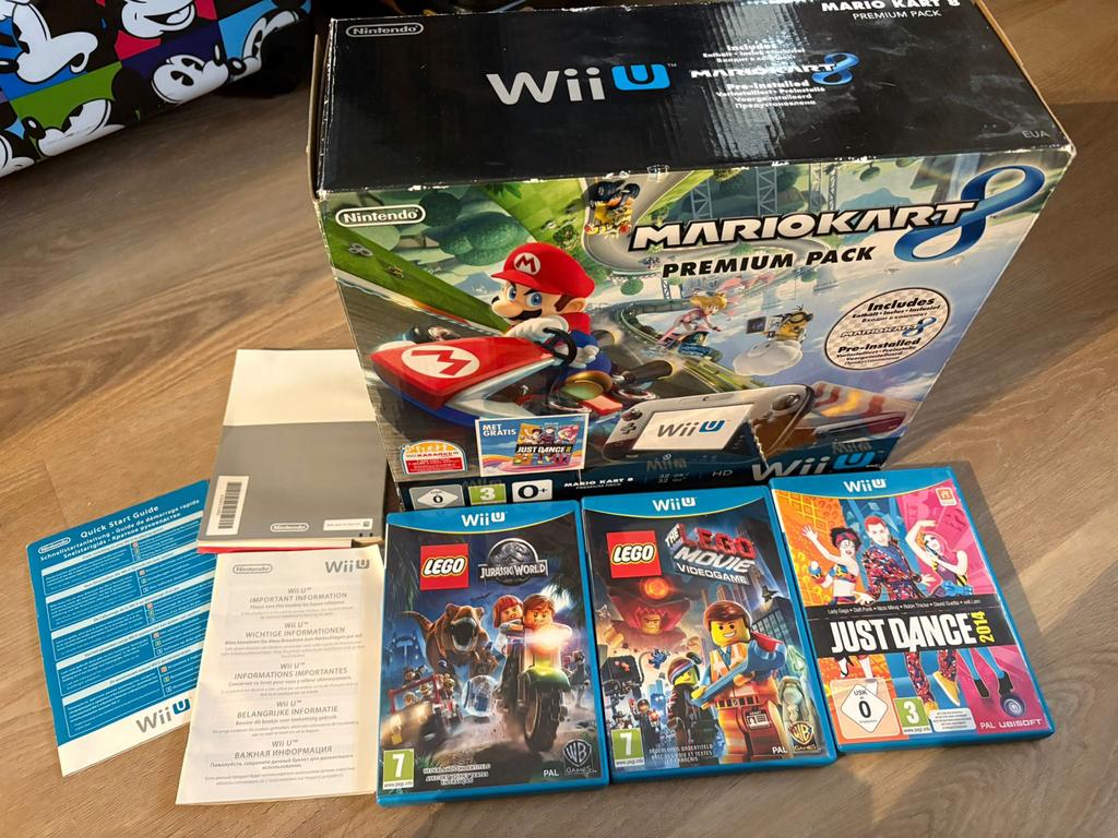 Nintendo Wii U Premium Pack Mario Kart 8 + 3 games, Spelcomputers en Games, Ophalen of Verzenden, Zo goed als nieuw, Met 1 controller