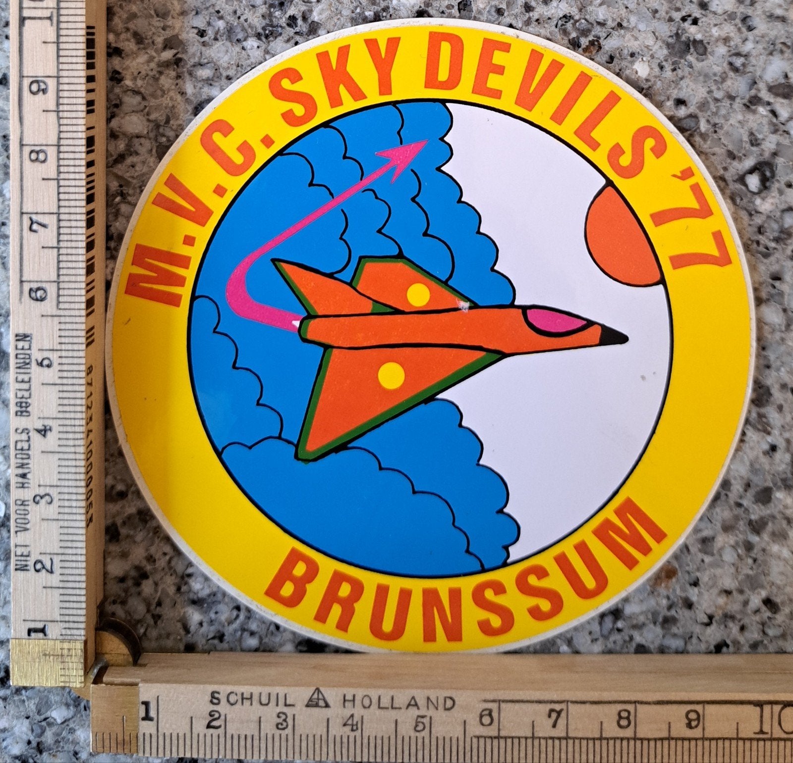 Vintage sticker Modelvliegclub Sky Devils Brunssum, Verzamelen, Ophalen of Verzenden, Zo goed als nieuw