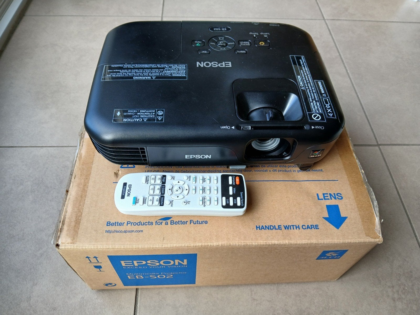 Epson EB-S02 beamer met kabels en afstandsbediening, Audio, Tv en Foto, Beamers, Epson, Ophalen of Verzenden, Zo goed als nieuw