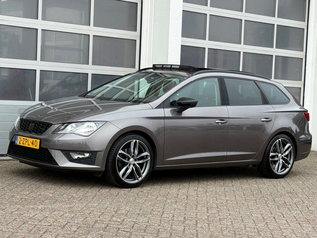 Seat LEON 1.4 TSI 150PK FR Connect Navi Pano Trekhaak, Auto's, Gebruikt, Euro 6, 4 cilinders, 150 pk