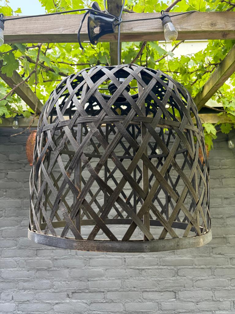 Gevlochten bamboe hanglamp-zwart, Ophalen of Verzenden, Gebruikt, Hout, 50 tot 75 cm