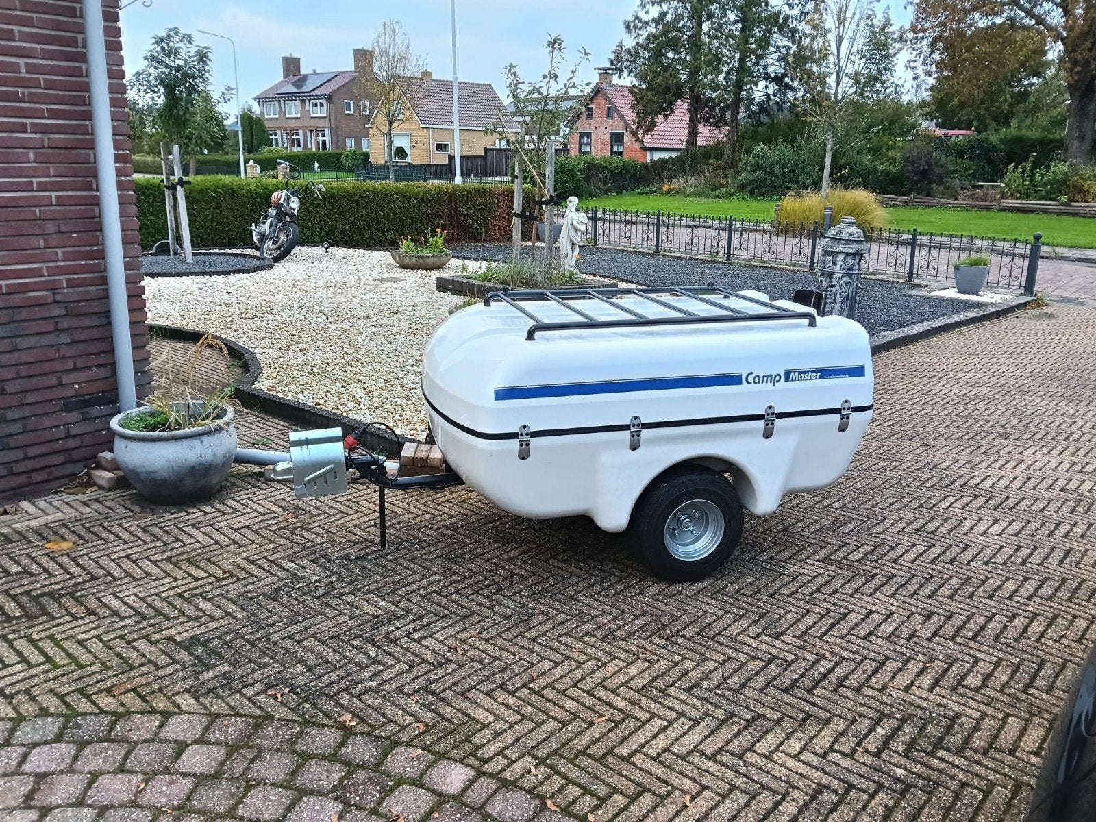 Camp Master motoraanhanger, Motoren, Ophalen