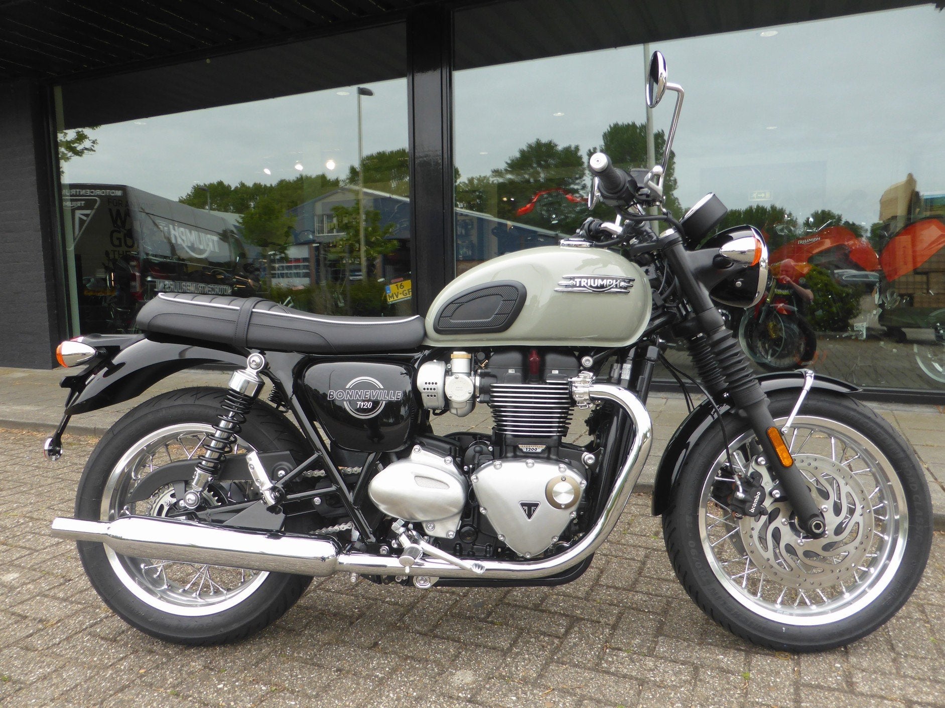 Triumph Bonneville T120 NEW Bonneville T 120 in de kleur Sto, Triumph Motocycles, Bedrijf, Triumph.Benelux@triumph.co.uk, Meer dan 35 kW