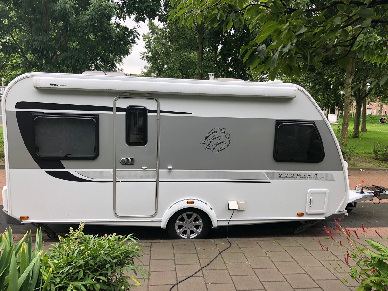Knaus Sudwind 2016 - Complete caravan met mover en luifel, Rondzit, Frans bed, Schokbreker, Particulier