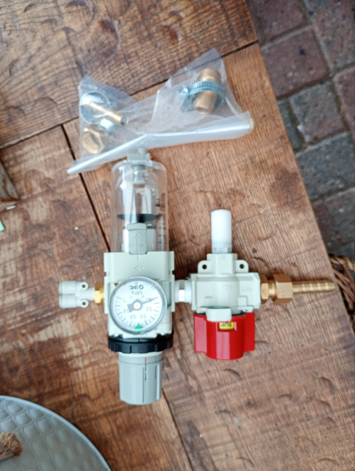 Luchtdrukregelaar met manometer en waterafscheider, Ophalen of Verzenden, Zo goed als nieuw, Overige typen