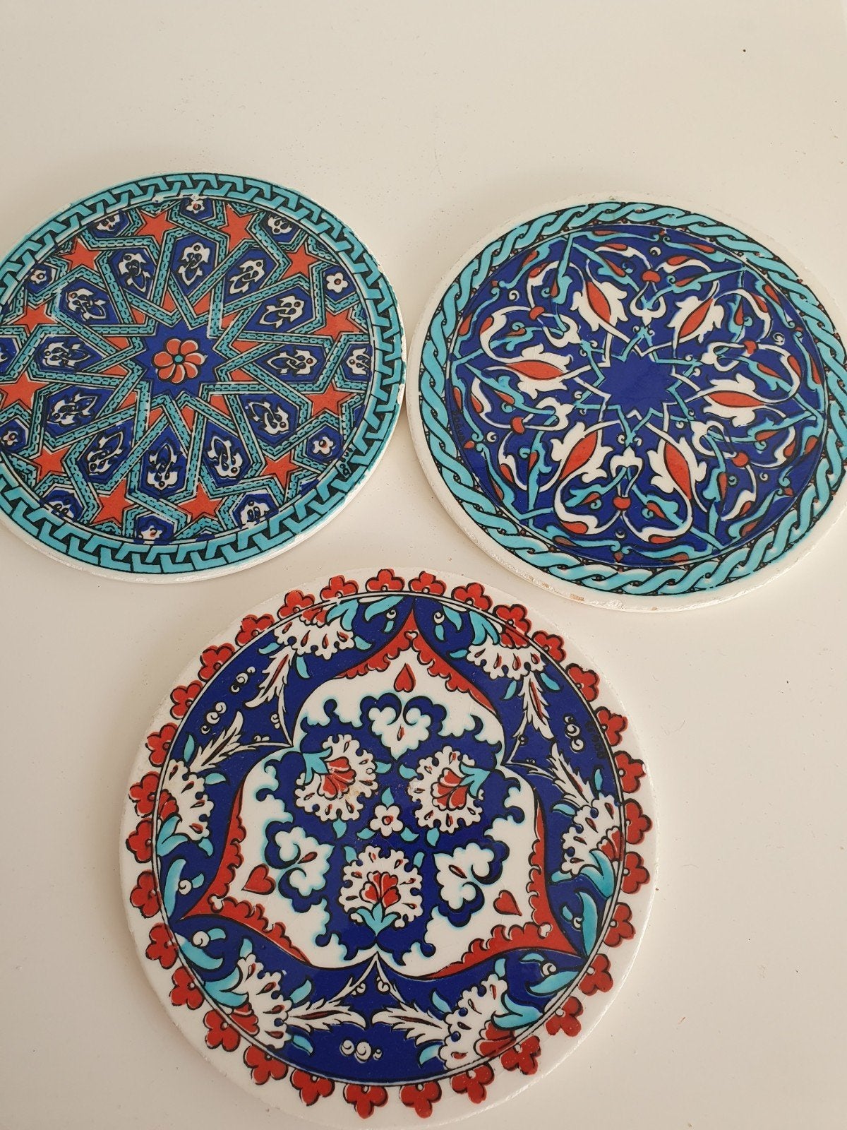 3 handpainted keramiek rond, 16 cm, Ophalen of Verzenden