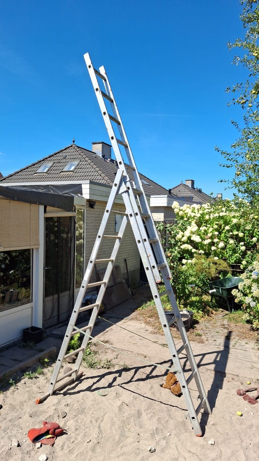 Altrex 3-delige ladder, 3x9 treden, 260cm lang, 550cm hoog, Doe-het-zelf en Verbouw, Ladders en Trappen, Ophalen, Gebruikt, Ladder