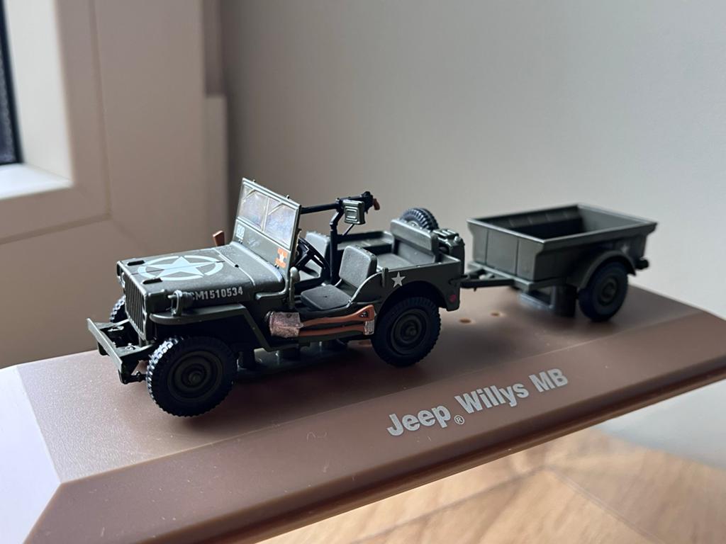 Jeep Willys MB met aanhanger - Atlas Collections 1/43, Hobby en Vrije tijd, Ophalen of Verzenden, Gebruikt, Auto, Overige merken