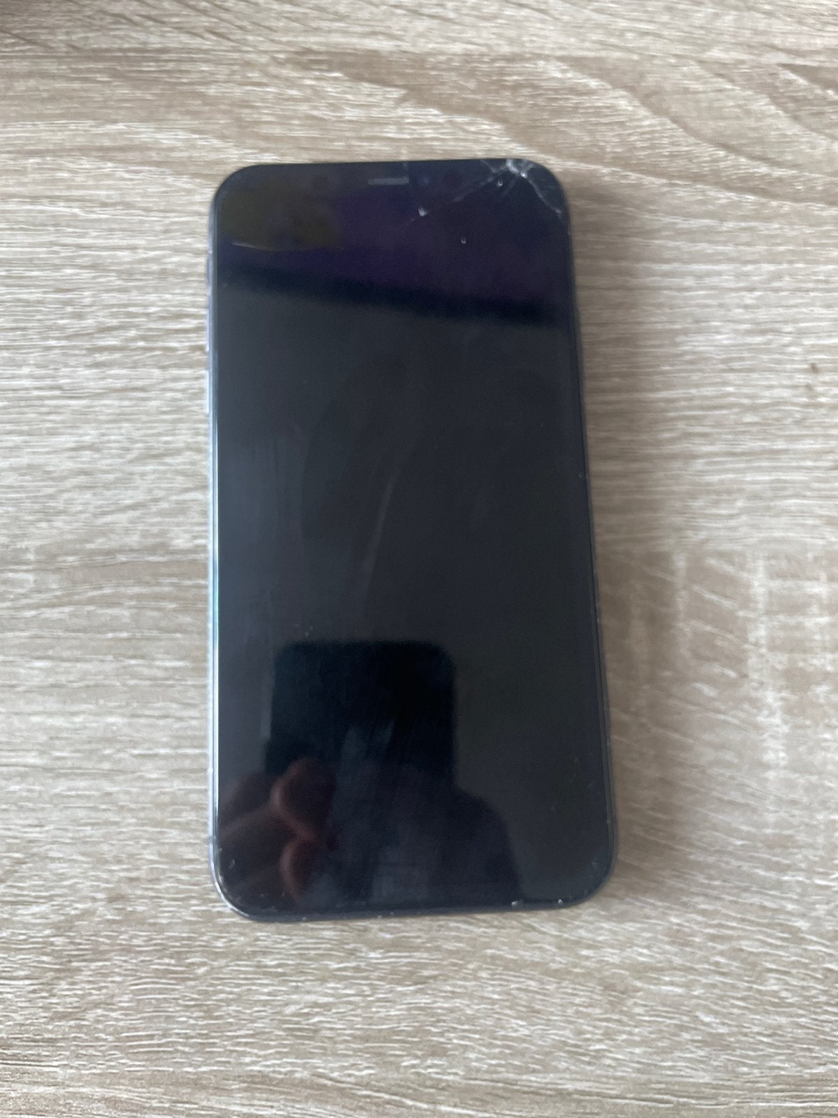 iPhone 11 defect - barst, gaat niet aan, batterij 75%, Telecommunicatie, Ophalen of Verzenden, Niet werkend, IPhone 11