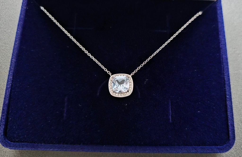 Halsketting met blauw steentje - Di Lusso, Ophalen of Verzenden, Nieuw, Blauw, Zilver