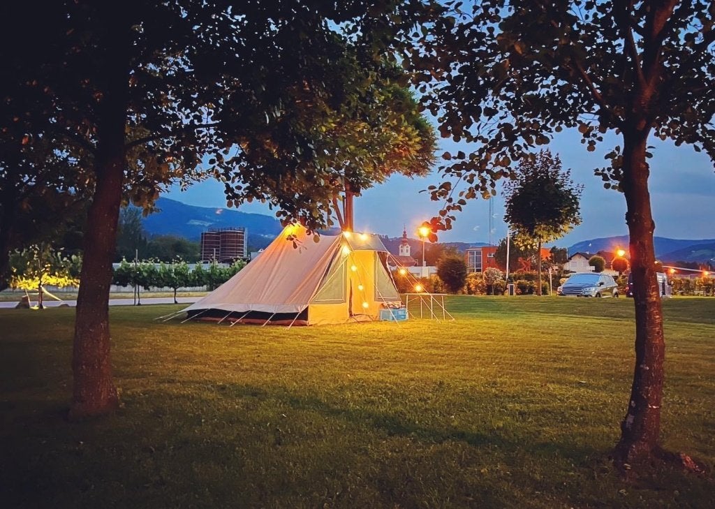 De Wit Dakota Pyramidetent (2-4 personen) – Katoen, Caravans en Kamperen, Ophalen, Zo goed als nieuw, Tot en met 4