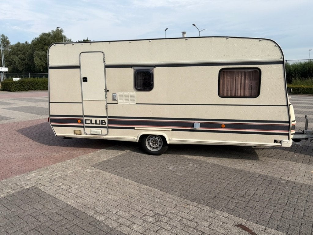 Buerstner Club 4305 met voortent en aanbouwerker, Bedrijf, Treinzit, Bürstner, 4 tot 5 meter