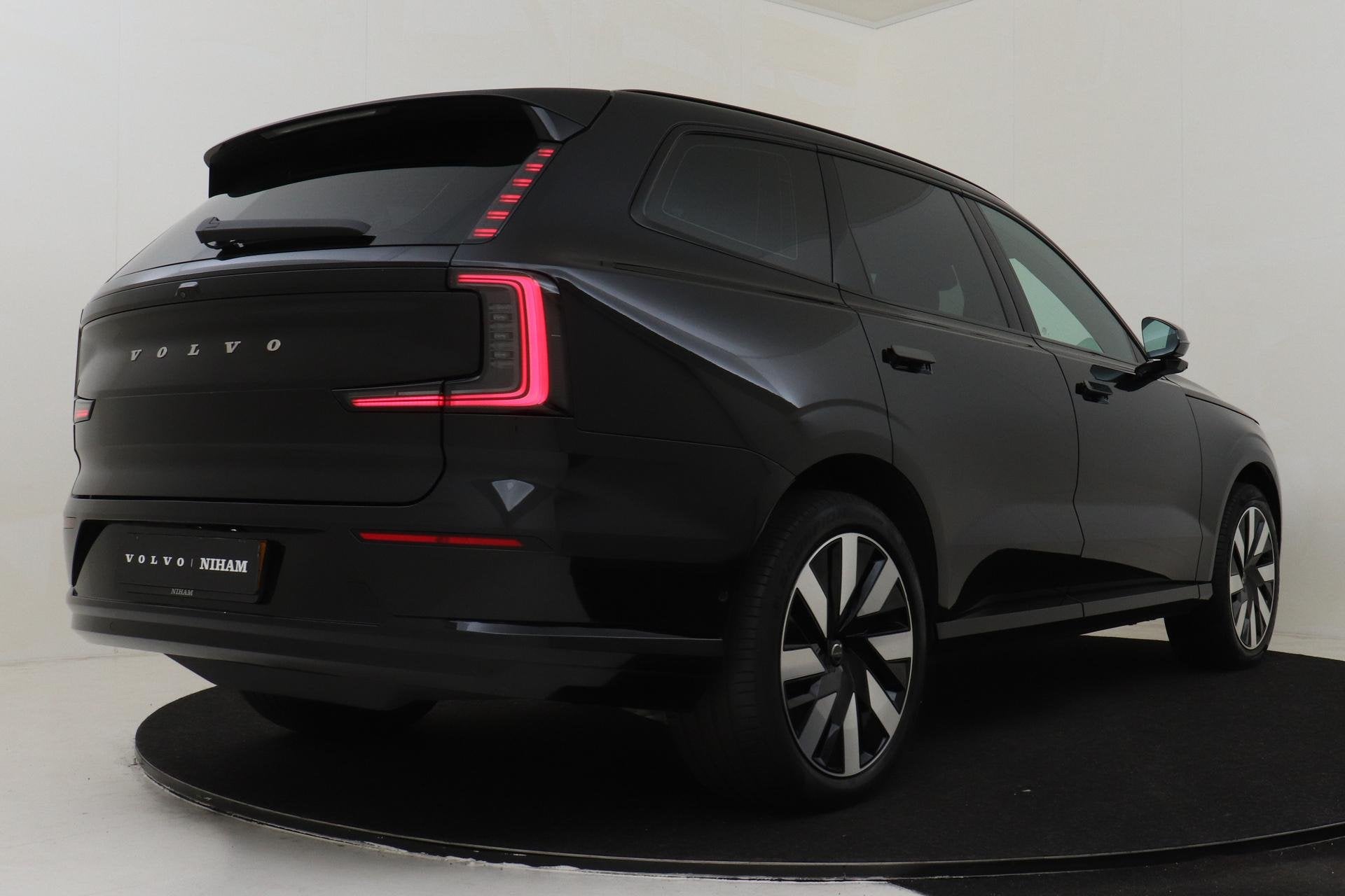Volvo EX90 SINGLE MOTOR PLUS 7P. 104 kWh -PANO.DAK|BOSE|CUST, Auto's, Automaat, Achterwielaandrijving, Gebruikt, 7 stoelen