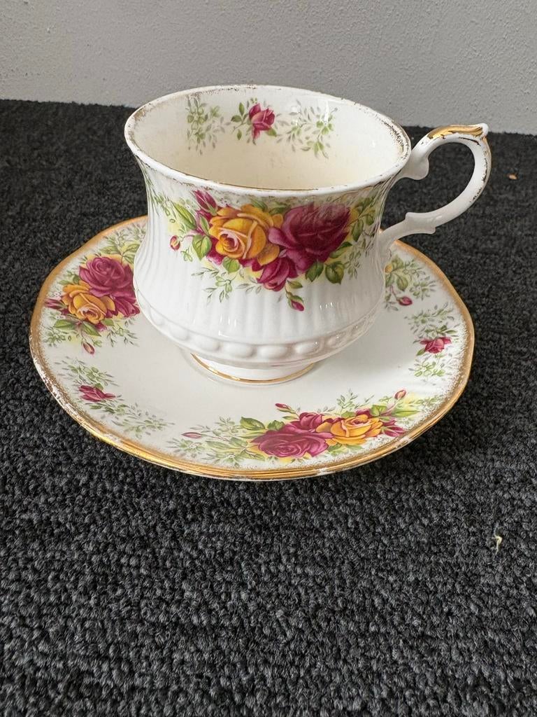 Vintage Queens Rosina China kop en schotel Stratford rozen, Ophalen of Verzenden