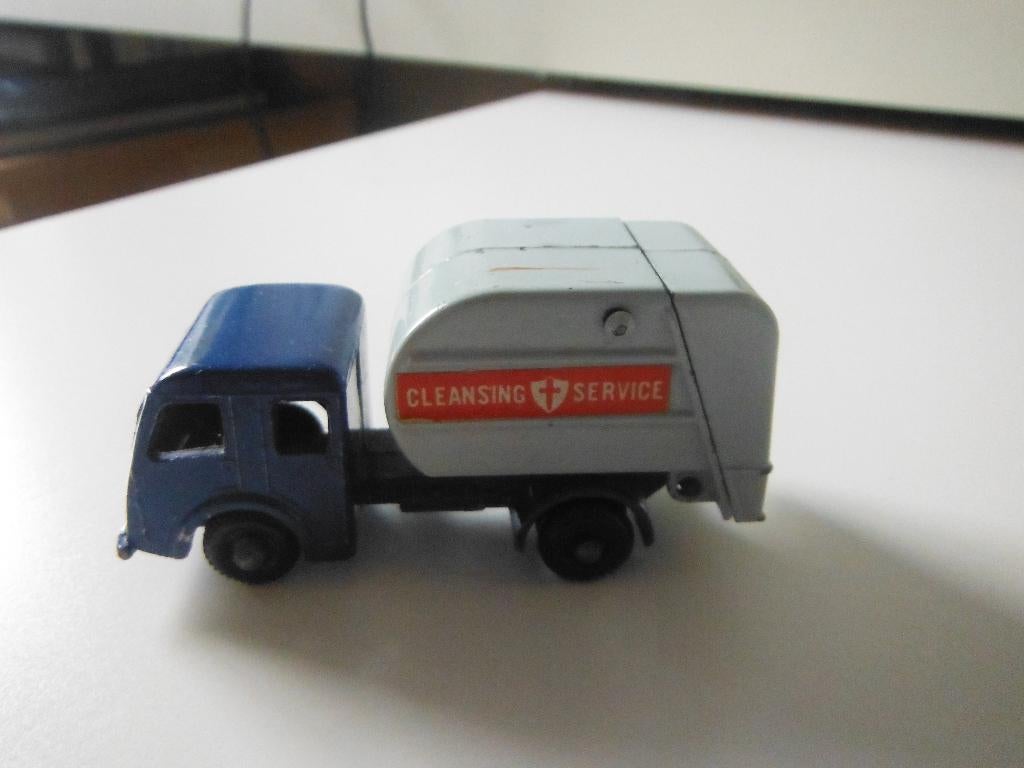 vintage Tippax Refuse Truck cleansing service no 15, Lesney, Hobby en Vrije tijd, Verzenden, Zo goed als nieuw, Bus of Vrachtwagen