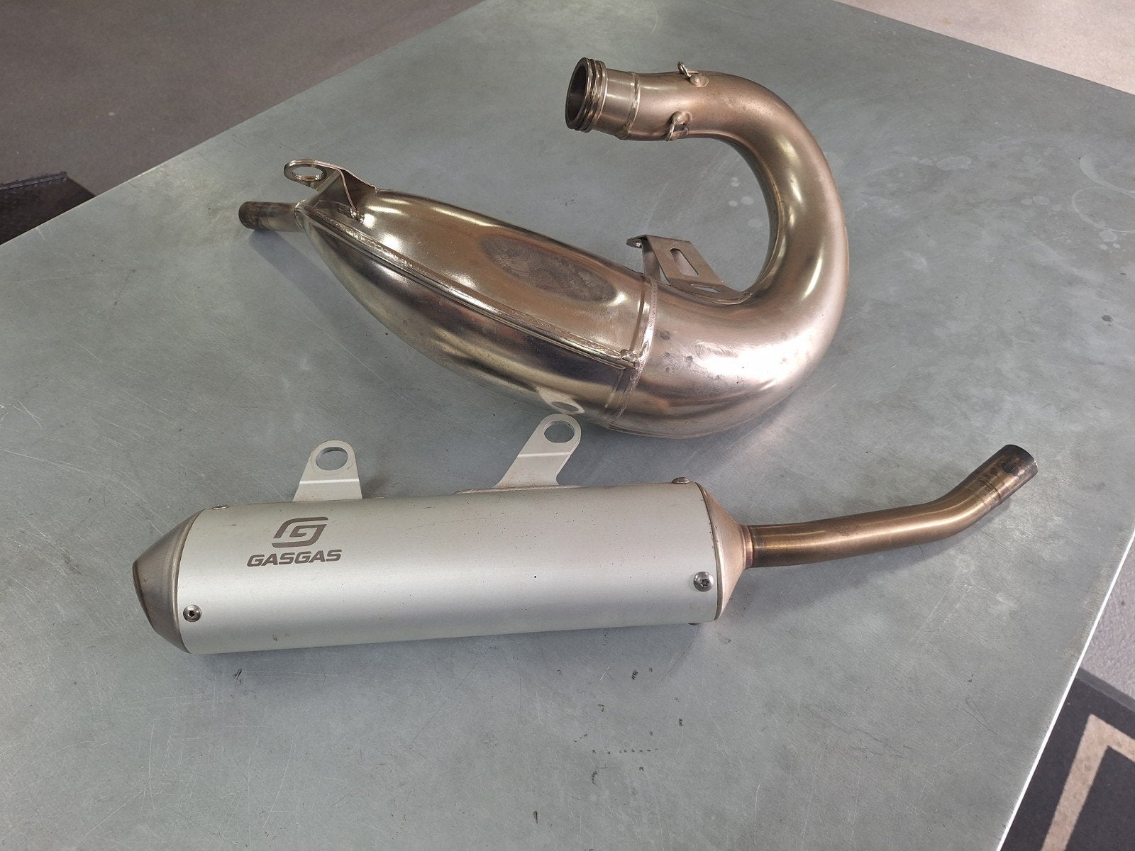 OEM uitlaatset. KTM/GasGas/Husgvarna 2019 tm 2022, Ophalen