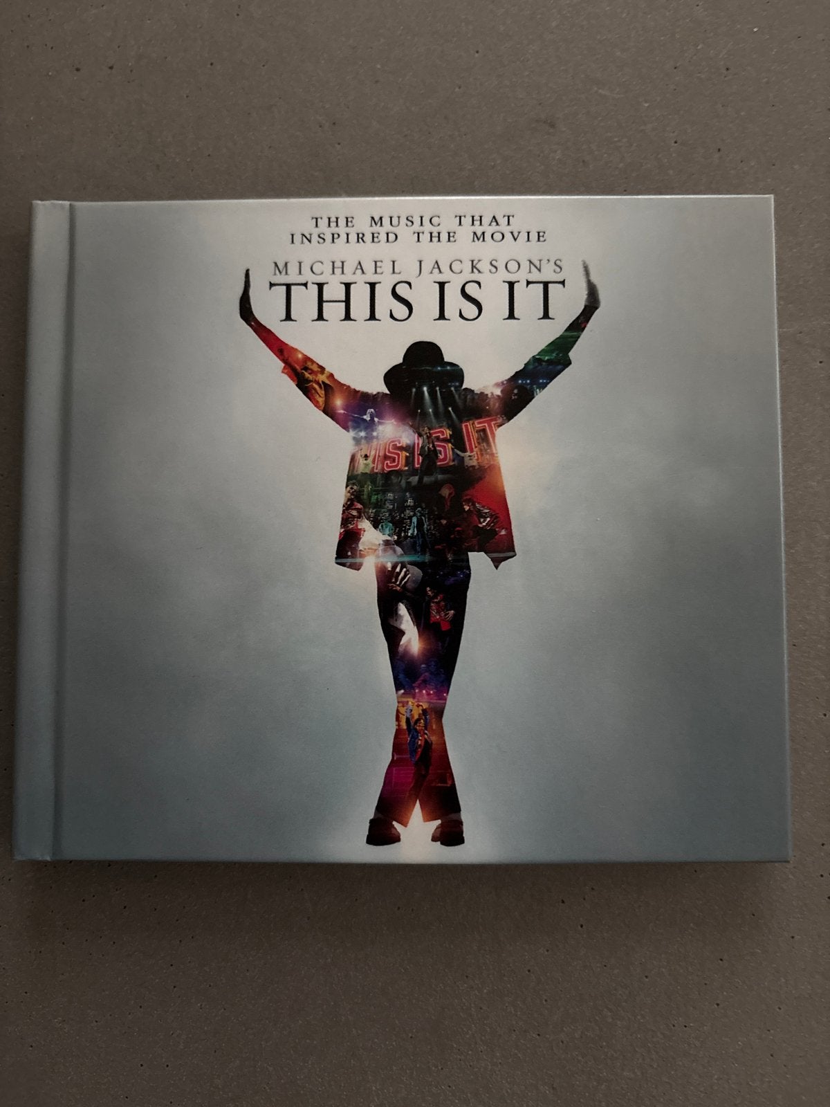Michael Jackson's This Is It - CD Album met boekje, Pop, Ophalen of Verzenden, Zo goed als nieuw, Inclusief boekje