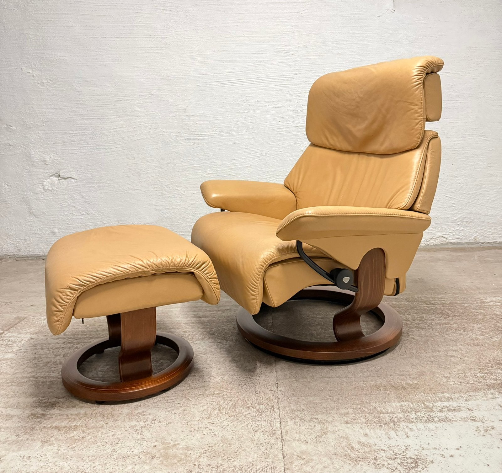 Stressless Dream Large + Voetenbank | Camel leder, Huis en Inrichting, Fauteuils, Ophalen, 75 tot 100 cm, Zo goed als nieuw, 50 tot 75 cm