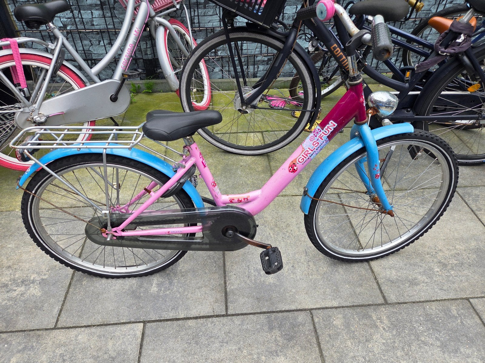 Meisjesfiets  - achterband moet worden vervangen, Fietsen en Brommers, Ophalen, Terugtraprem, 22 inch, Gebruikt