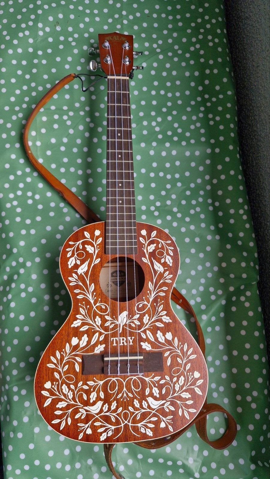 Kala Mandy Harvey tenor Ukelele Try, Muziek en Instrumenten, Snaarinstrumenten | Overige, Ophalen, Zo goed als nieuw, Ukelele