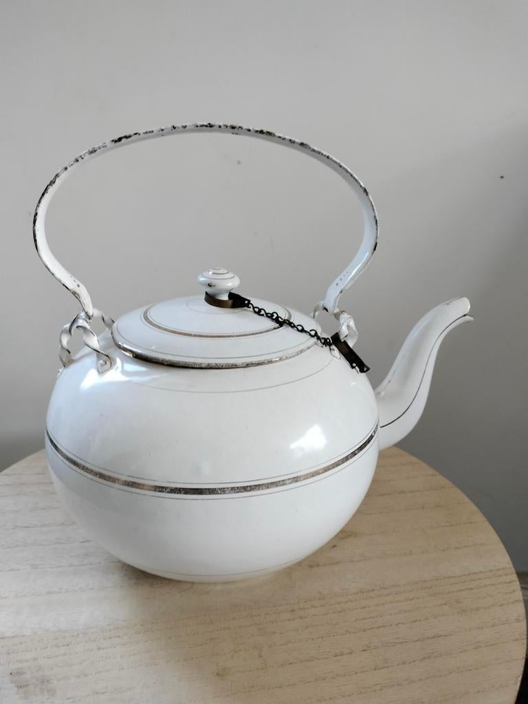 Grote emaille theepot, Ophalen