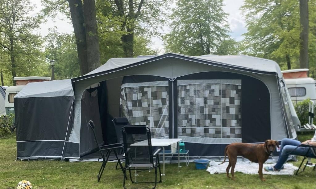KNAUS Sudwind 450 caravan, mover, voortent+luifel, vast bed, Vast bed, Luifel, Treinzit, 750 - 1000 kg