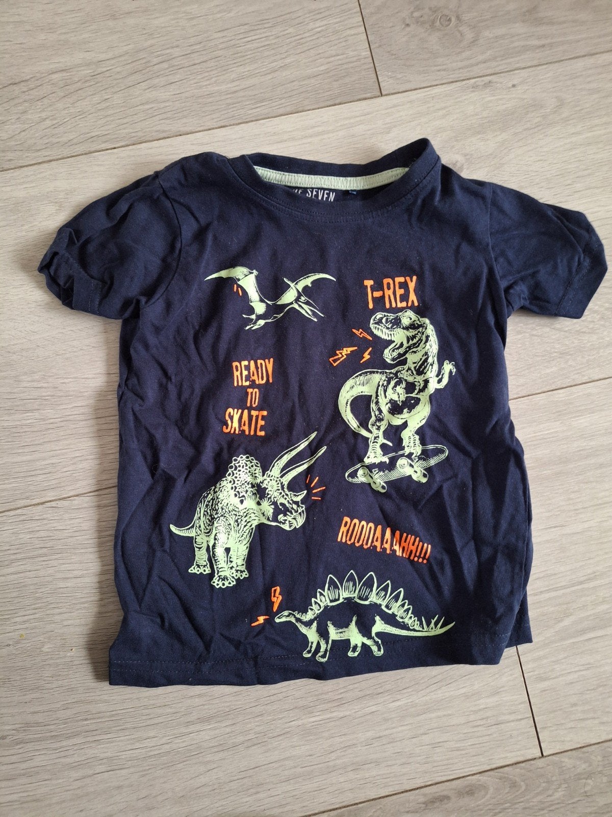 T-shirt met dino's van Blue Seven, maat 92, Blue seven, Verzenden, Zo goed als nieuw, Shirt of Longsleeve