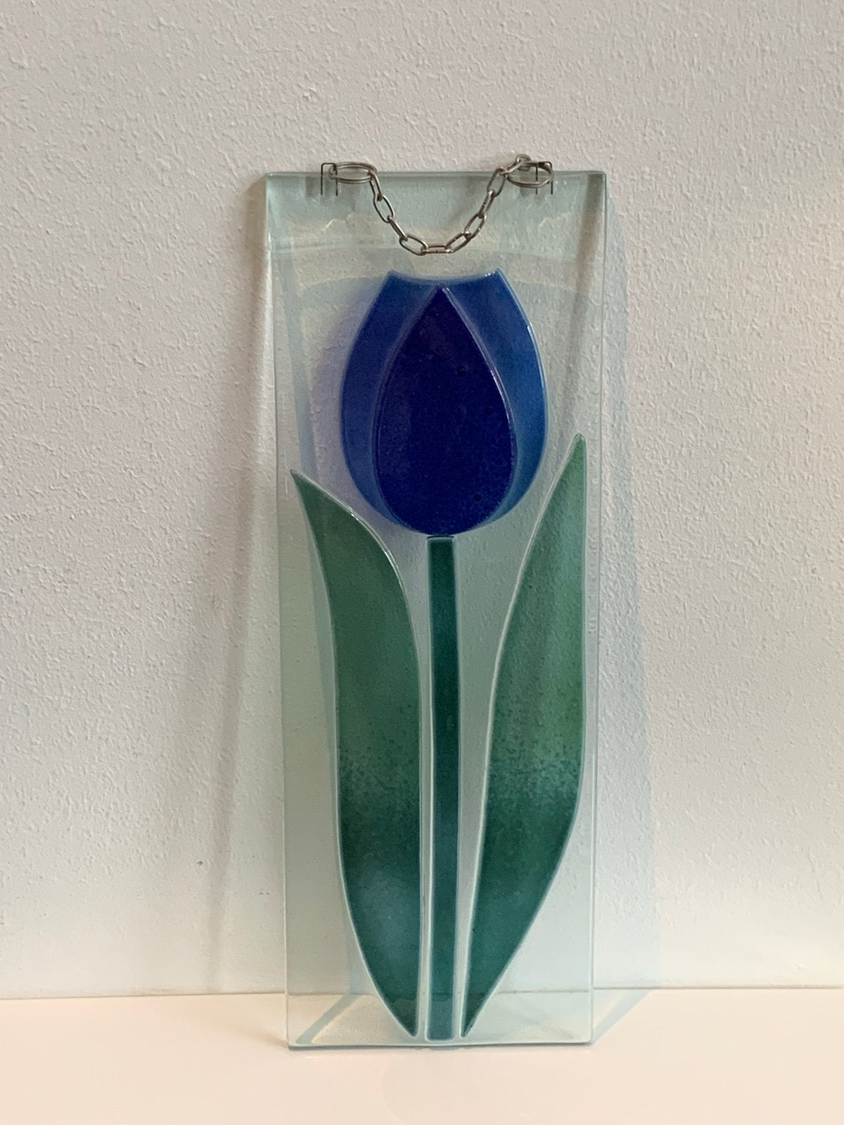Glazen wanddecoratie met blauwe tulp, Antiek en Kunst, Ophalen