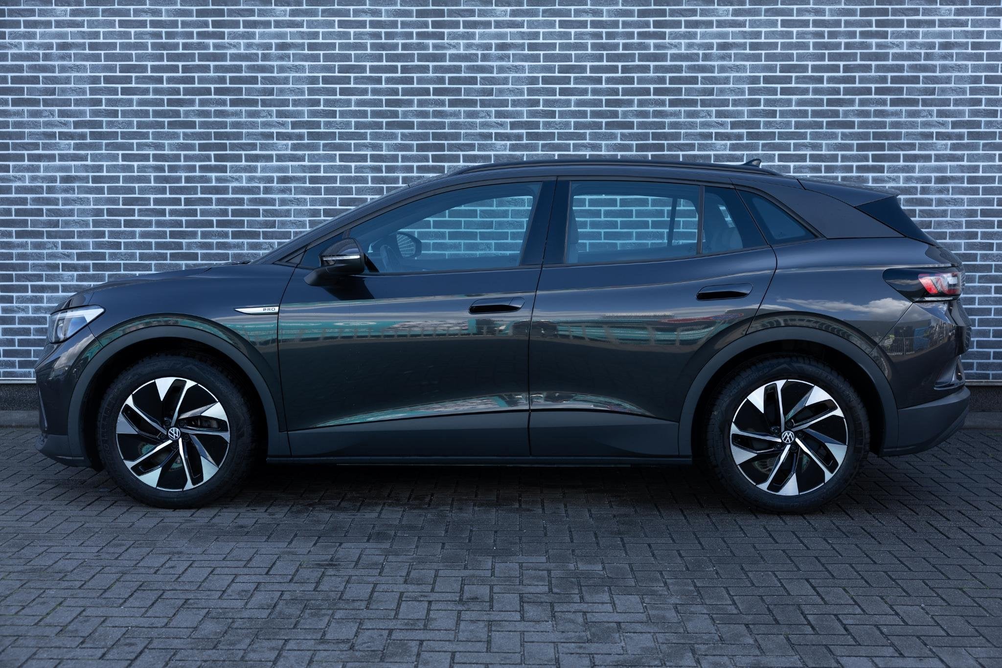Volkswagen ID.4 Life 77 kWh | SOH 92% | Trekhaak | Parkeerse, Auto's, Origineel Nederlands, Grijs, 204 pk, 1000 kg