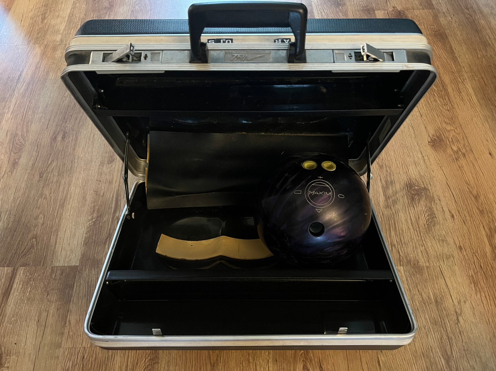 Bowling bal met koffer, Sport en Fitness, Ophalen of Verzenden, Gebruikt, Bal