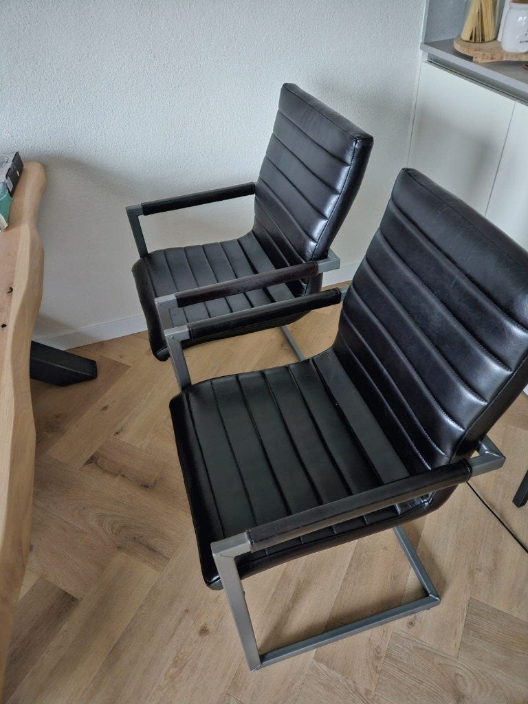 Eetstoelen 2x, weg ivm verhuizing, Ophalen, Zo goed als nieuw, Zwart, Twee
