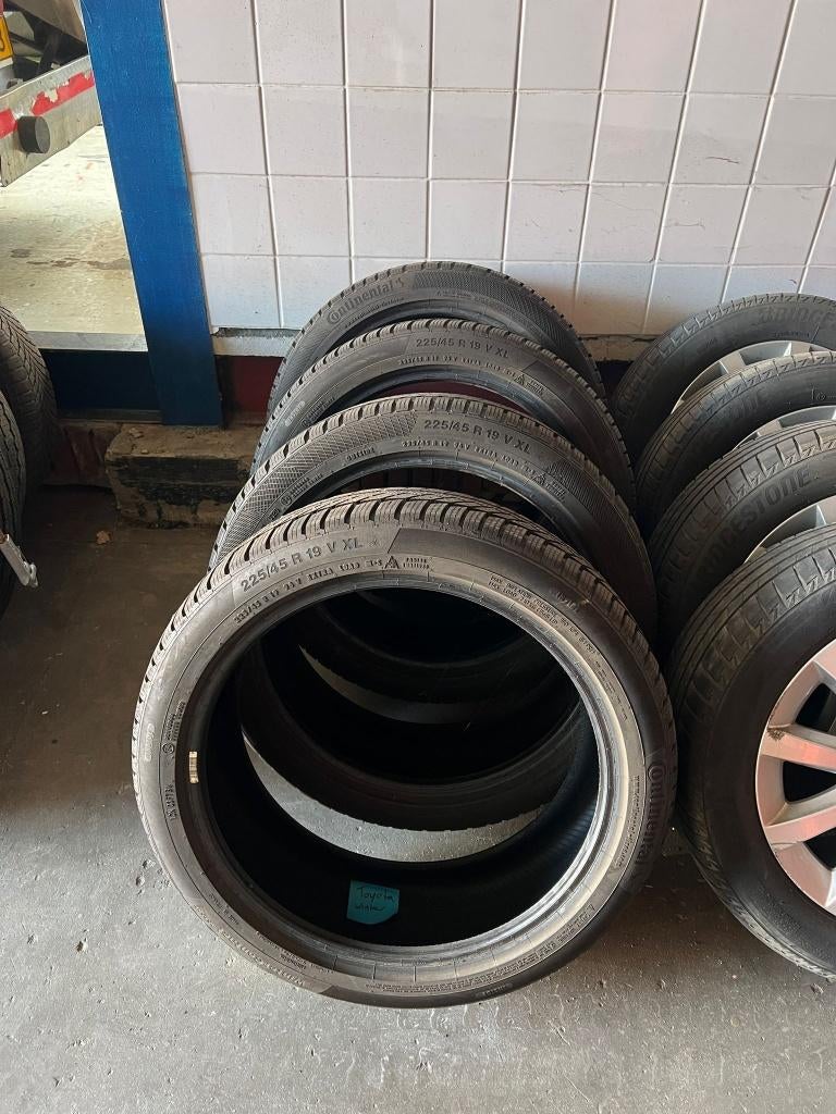4x Continental winterbanden 225/45 R19 V XL – zgan, Auto-onderdelen, Nieuw, Winterbanden, Band(en), 225 mm