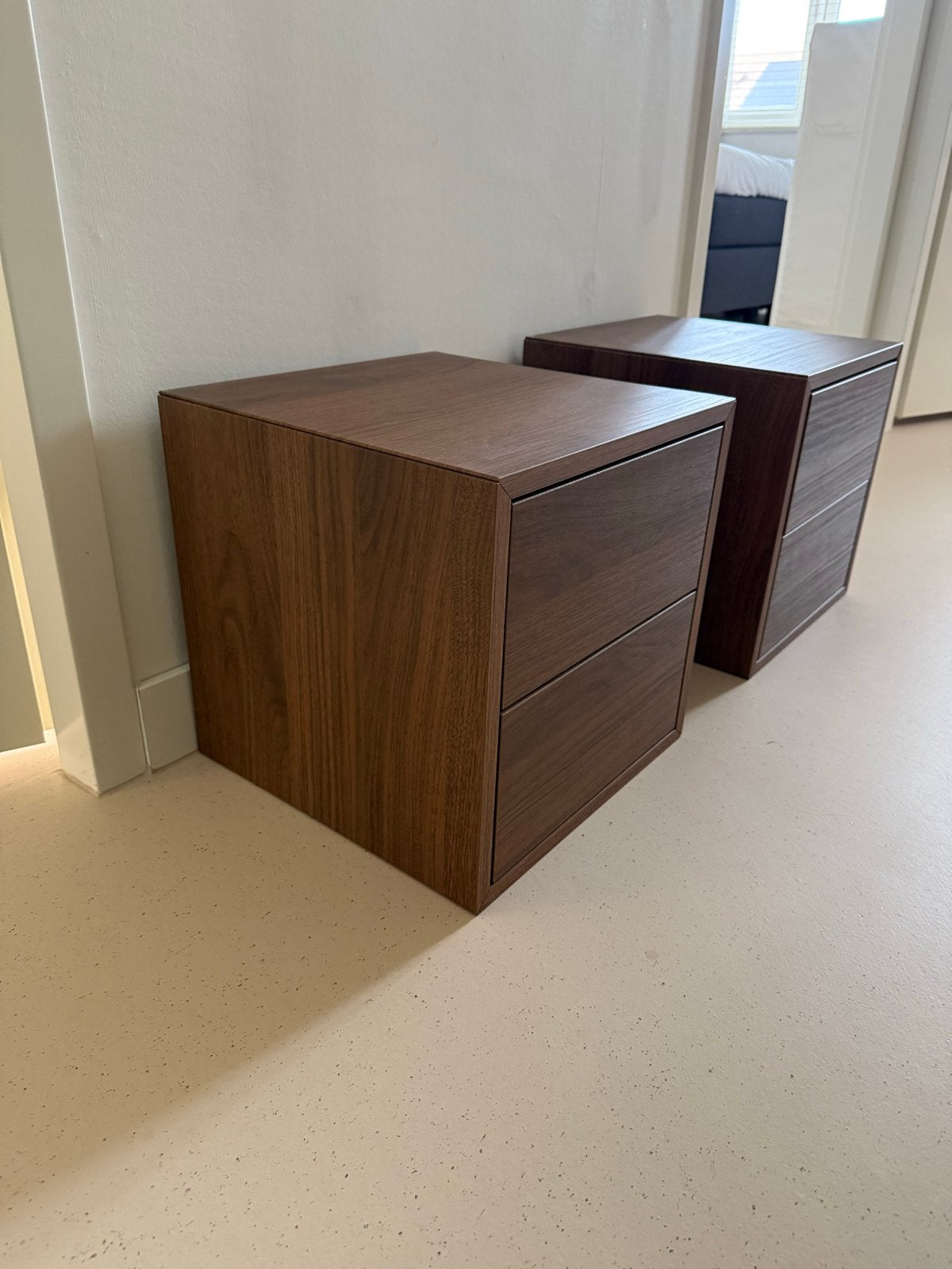 IKEA EKET nachtkastjes met lades - Walnoot (35x35x35 cm), Ophalen, Minder dan 45 cm, Zo goed als nieuw, Minder dan 55 cm
