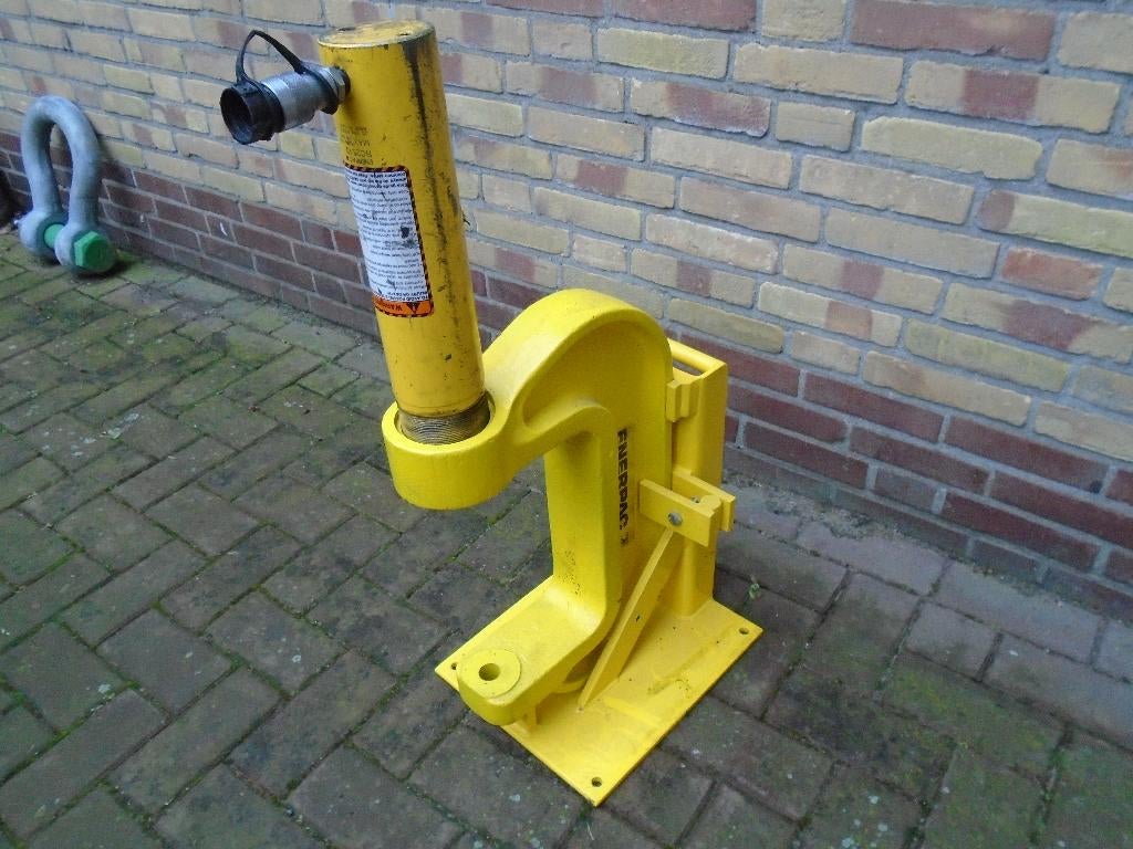 Werkplaatspers, pers, pons, pons beugel, C--beugel. Enerpac, Ophalen, Gebruikt