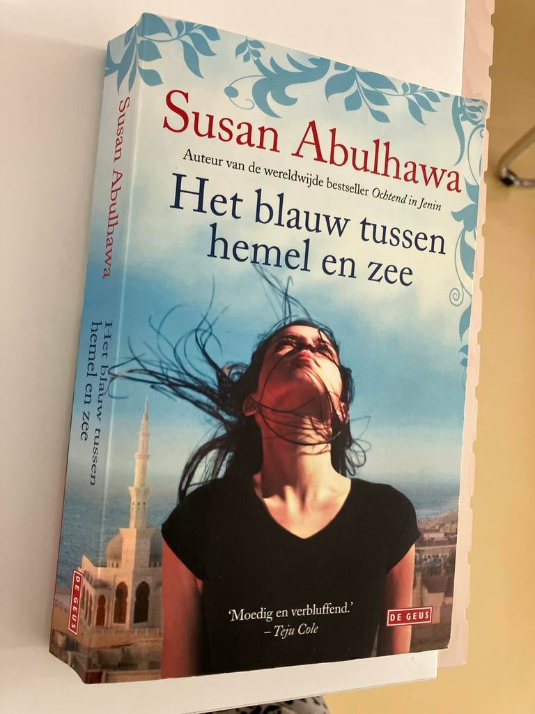 Het blauw tussen hemel en zee - Susan Abulhawa, Boeken, Romans, Ophalen of Verzenden, Gelezen, Wereld overig