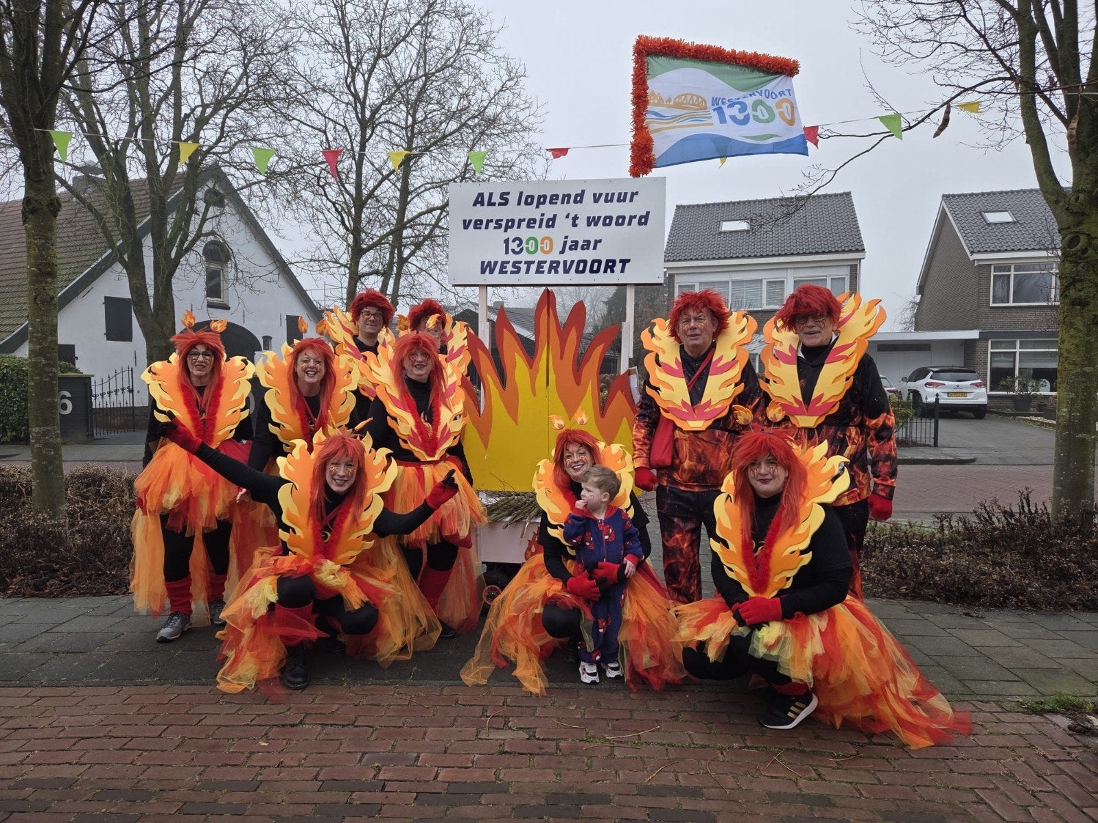 Loopgroep carnaval "lopend vuur" 14 personen, Ophalen, Gedragen, Carnaval