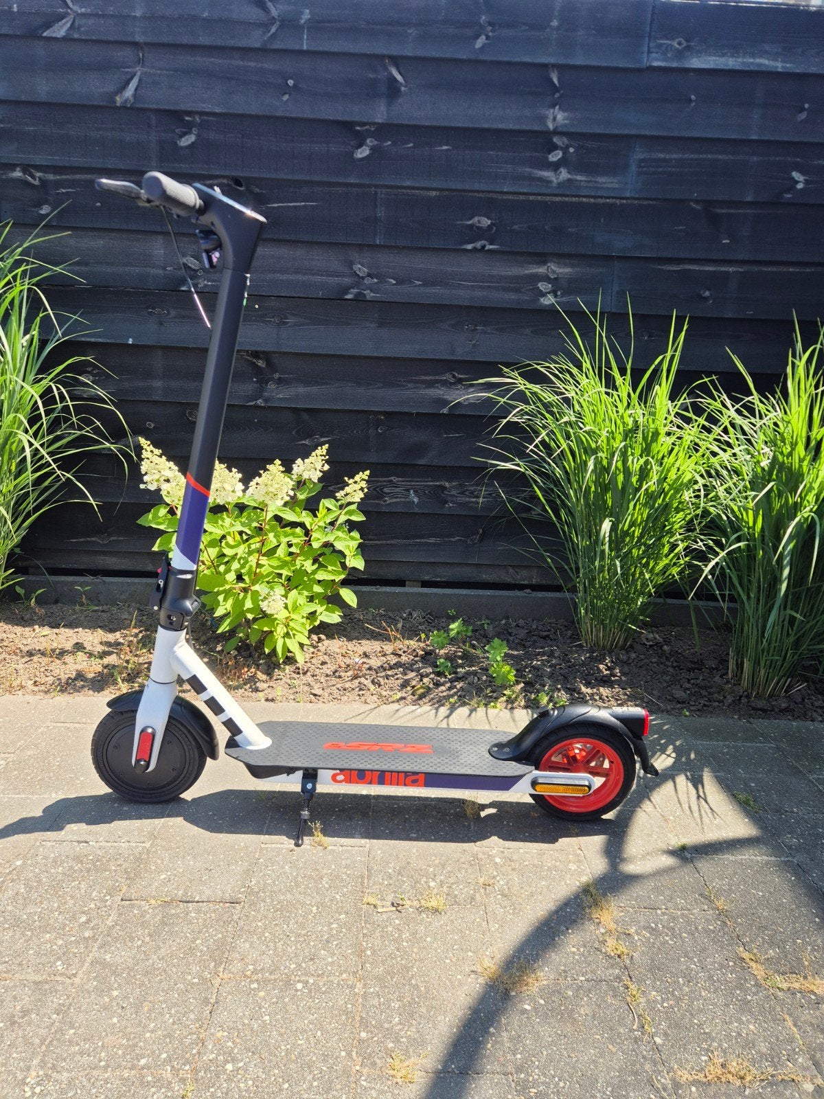 Elektrische step Aprillia eSRZ., Ophalen, Zo goed als nieuw, Overige merken