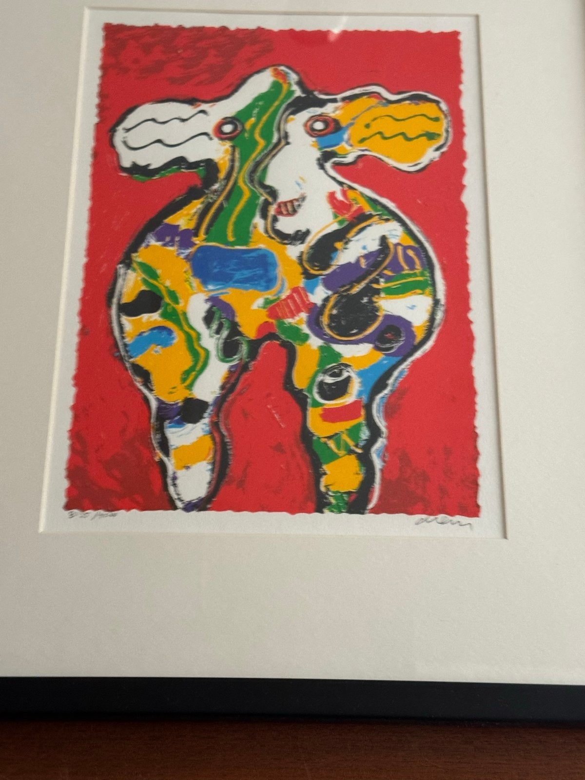 Abstracte Zeefdruk: Kleurrijke Figuren op Rode Achtergrond, Antiek en Kunst, Kunst | Litho's en Zeefdrukken, Gelimiteerde oplage