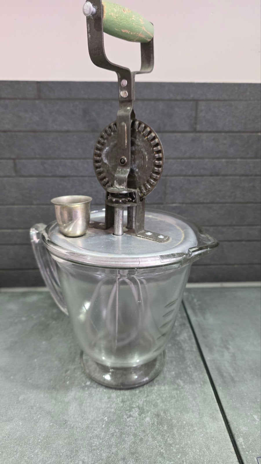 Vintage Glazen Boterkarner met Houten Handvat, Ophalen of Verzenden