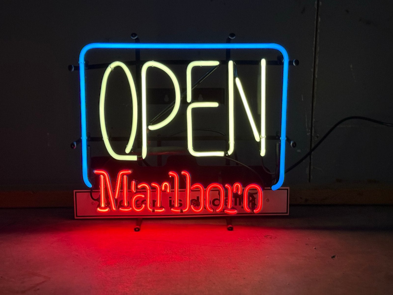 Reclame Neon Marlboro verlichting, Verzamelen, Merken en Reclamevoorwerpen, Ophalen of Verzenden, Lichtbak of (neon) lamp